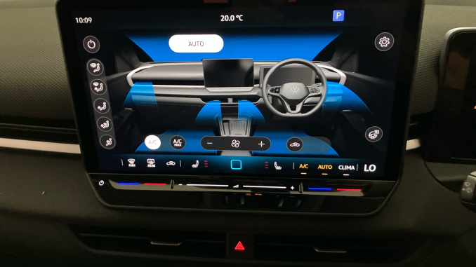 Volkswagen T-Roc 1.5 eTSI Life 5dr DSG Petrol Hatchback - Image 13